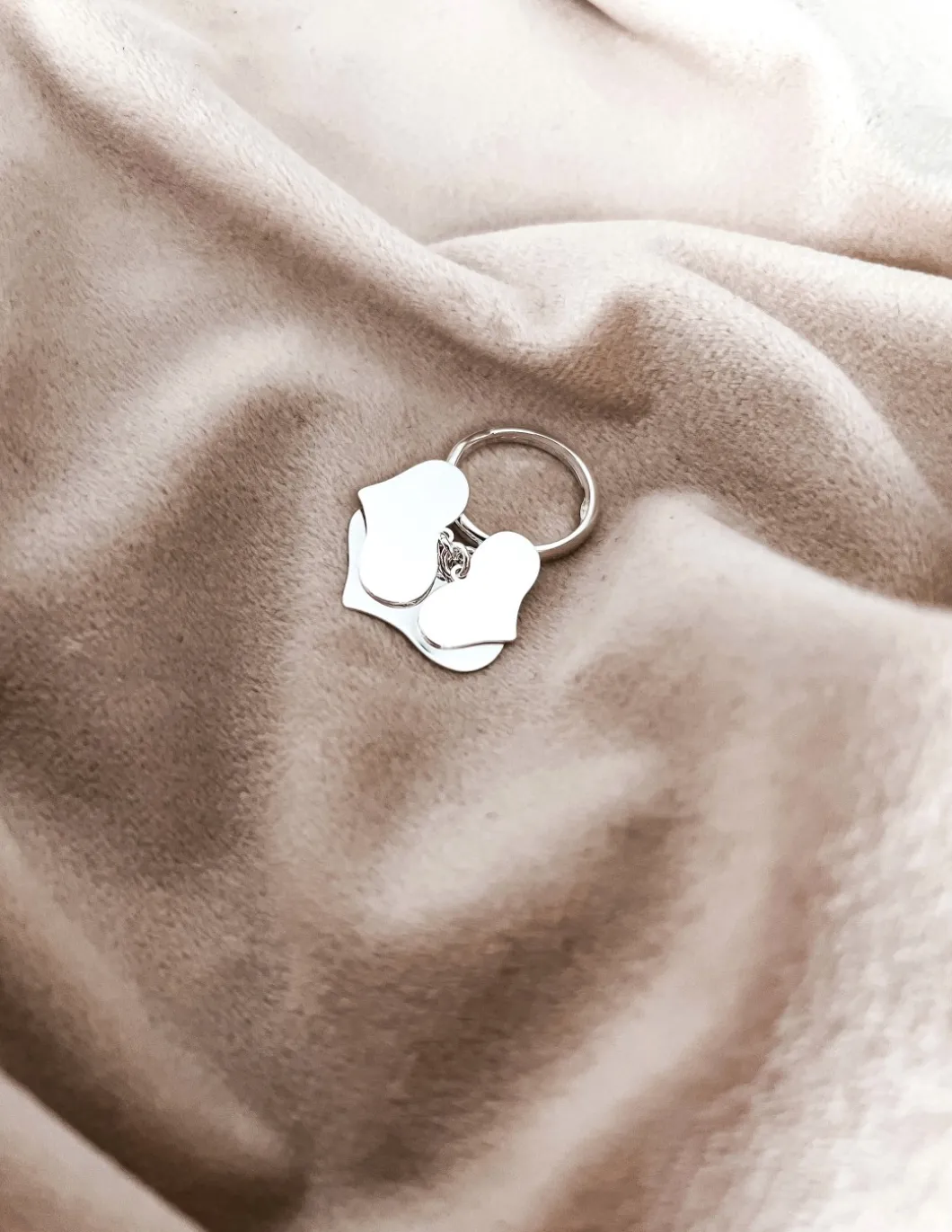 Anello Regolabile Tre Cuori Pendenti