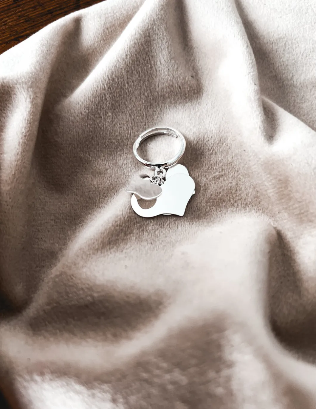 Anello Regolabile Tre Cuori Pendenti