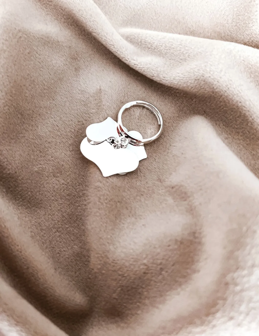 Anello Regolabile Tre Cuori Pendenti