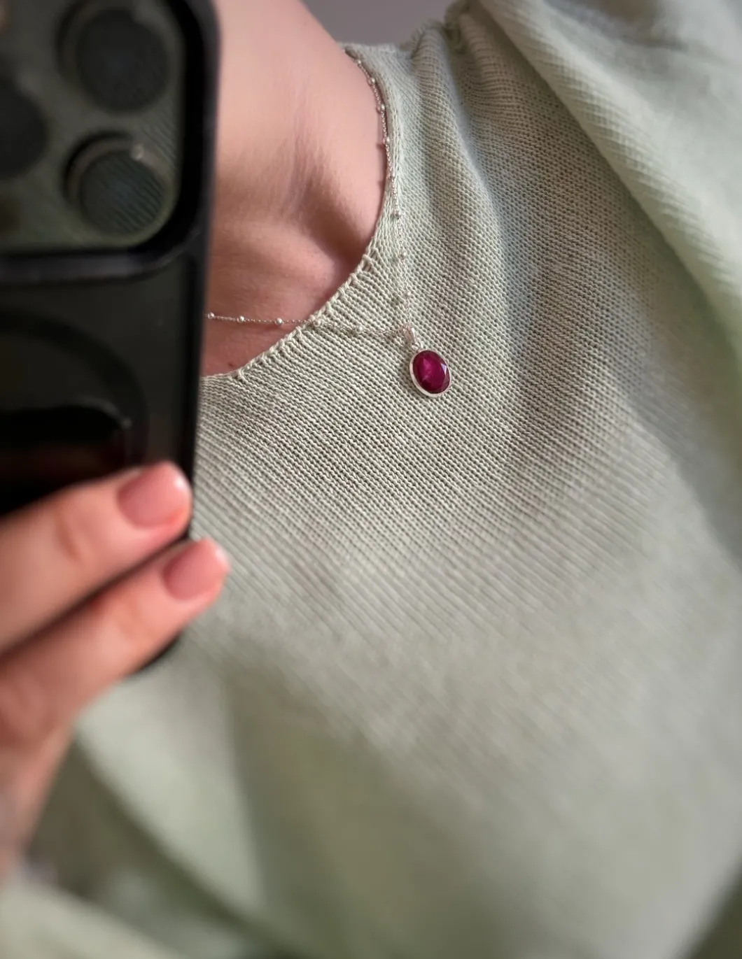 Medaglione Ovale Piccolo Rubino Africano Sfaccettato